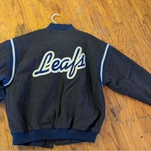 I’m selling this Nike Toronto Maple Leafs jacket. Very good condition. Size XXL